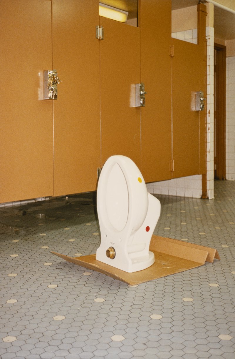 Kenji Nakahashi, Sculpture in Restroom